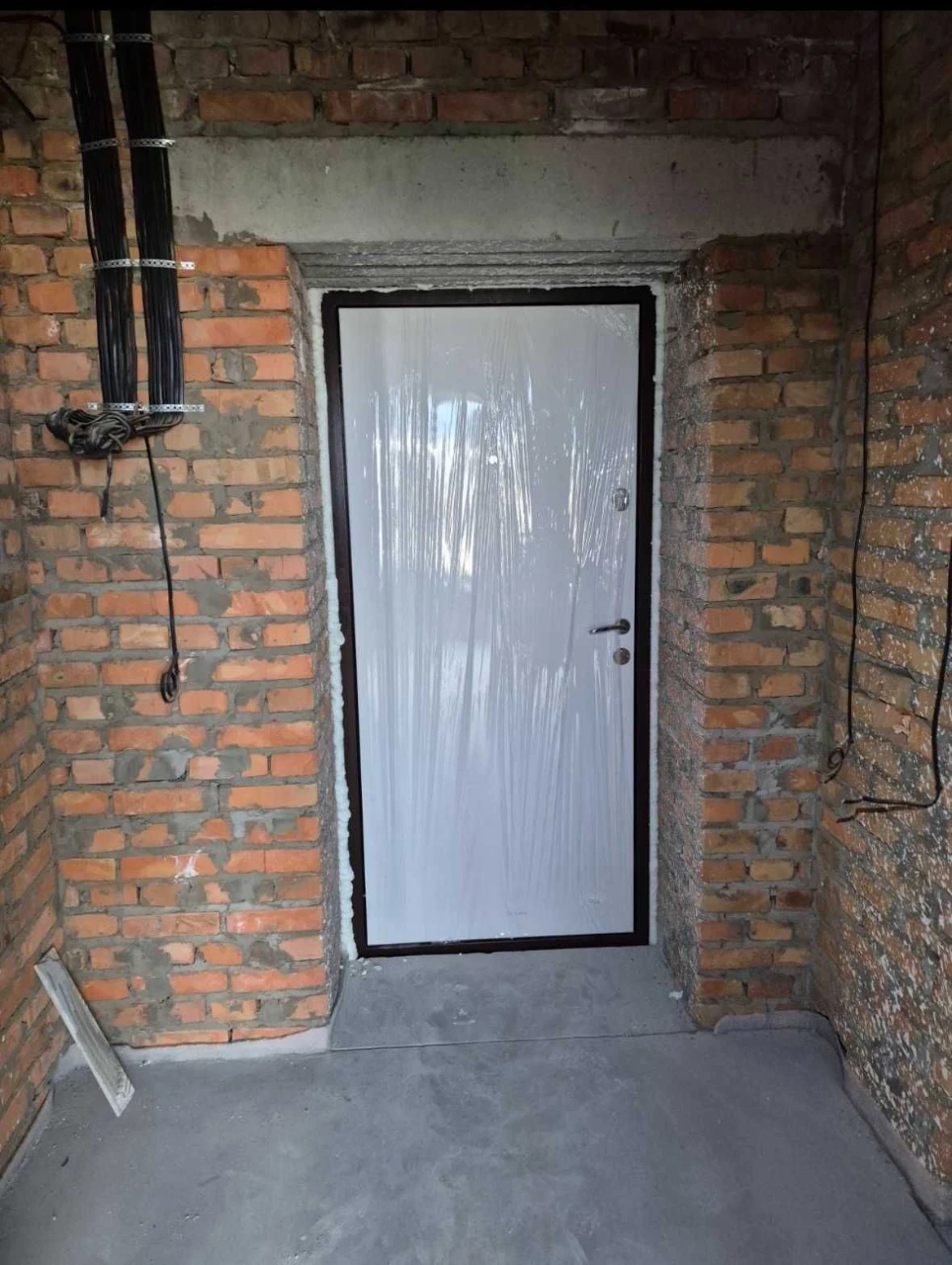 Без комиссии. Просторная студия. Газ. Школа, садочек. Можно в