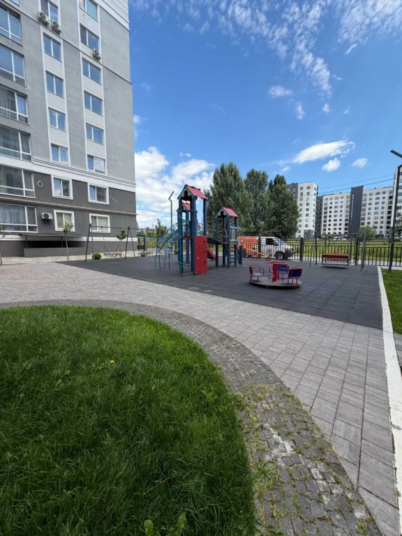 Продаж квартири заселений цегляний будинок з газом, величезн