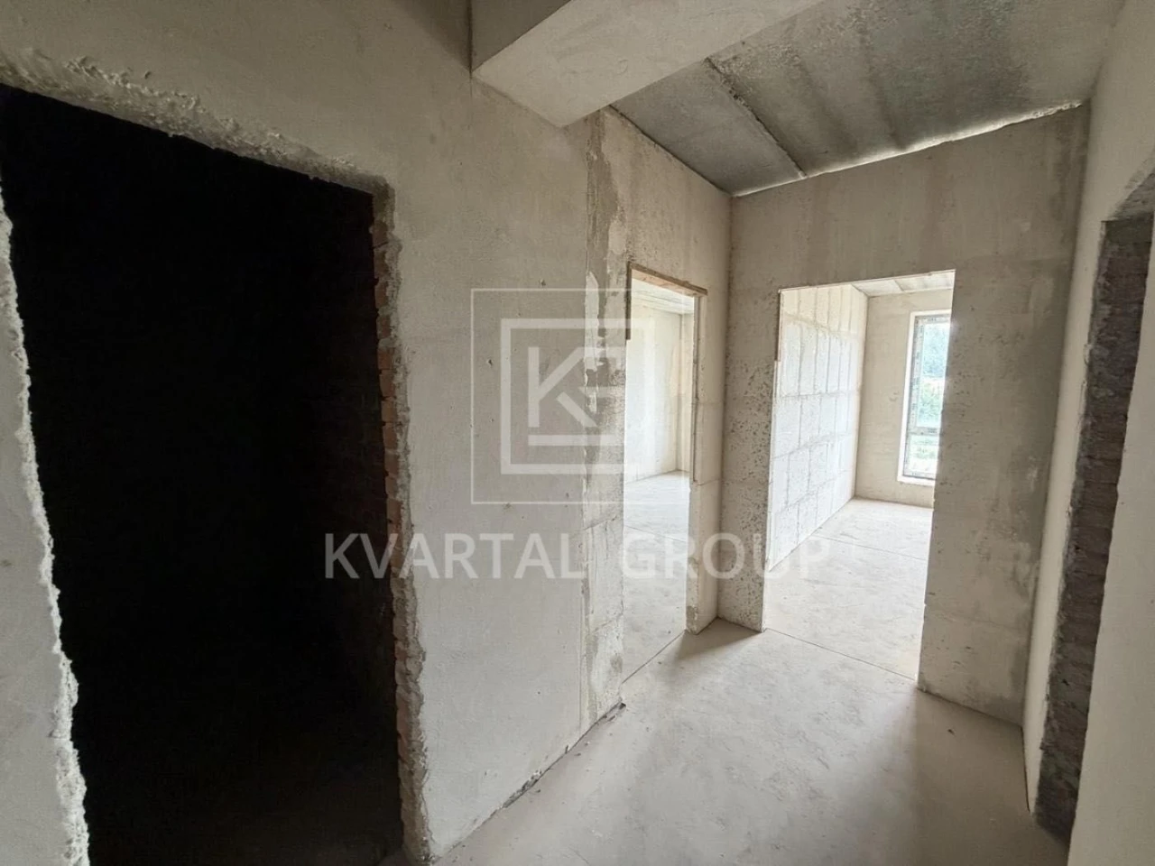 For Sale: Spacious 1-bedroom apartment with basic finishing! Minimal renovation!