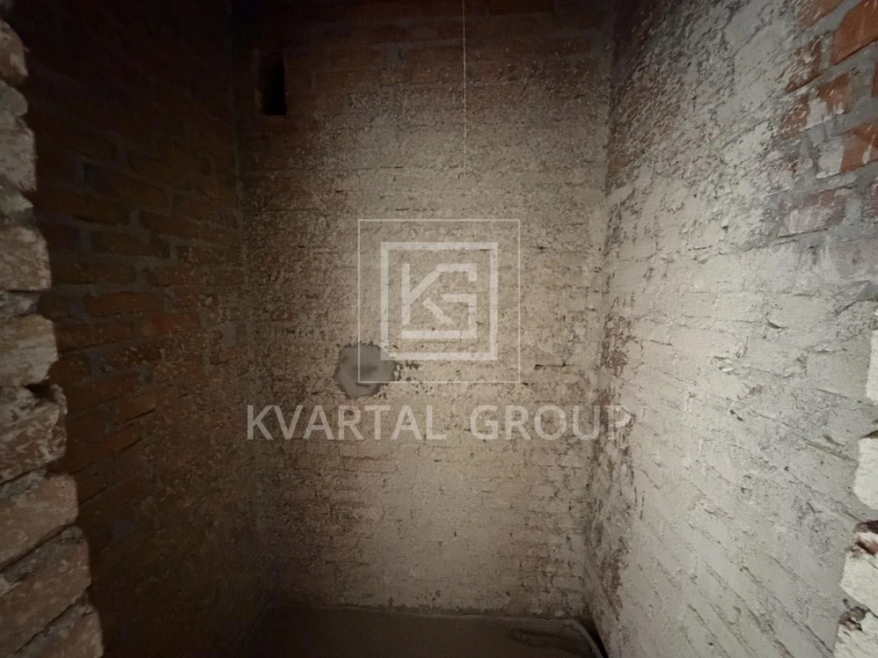 For Sale: Spacious 1-bedroom apartment with basic finishing! Minimal renovation!