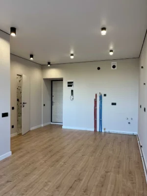 Great offer for a 1-bedroom apartment with renovation. Urgent sale