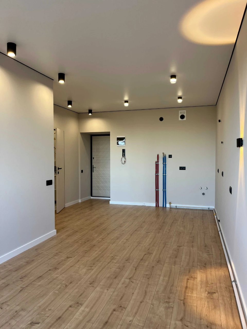 Great offer for a 1-bedroom apartment with renovation. Urgent sale
