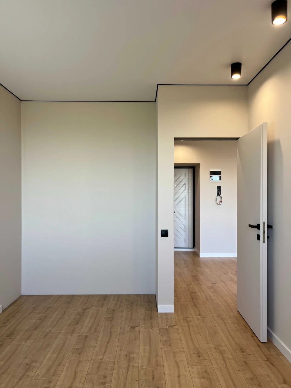 Great offer for a 1-bedroom apartment with renovation. Urgent sale