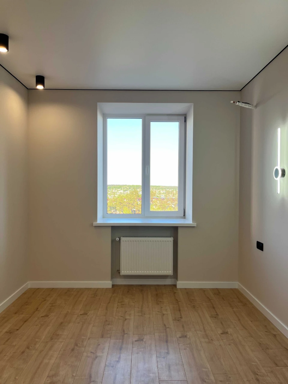 Great offer for a 1-bedroom apartment with renovation. Urgent sale