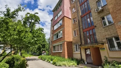 Spacious 3-room apartment in a brick building | Move-in ready.