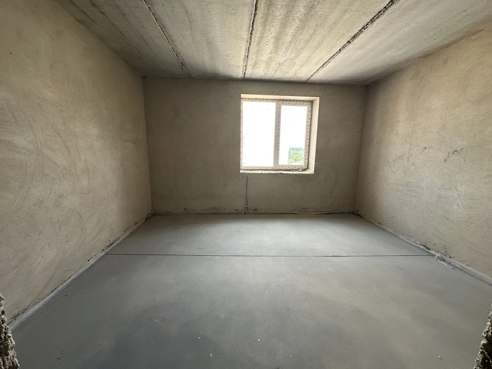 For Sale: 2-Room Apartment, Unrenovated! Minimal Registration
