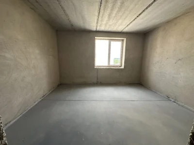 For Sale: 2-Room Apartment, Unrenovated! Minimal Registration