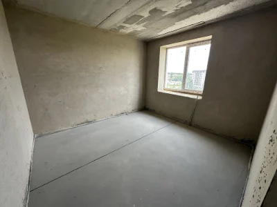For Sale: 2-Room Apartment, Unrenovated! Minimal Registration