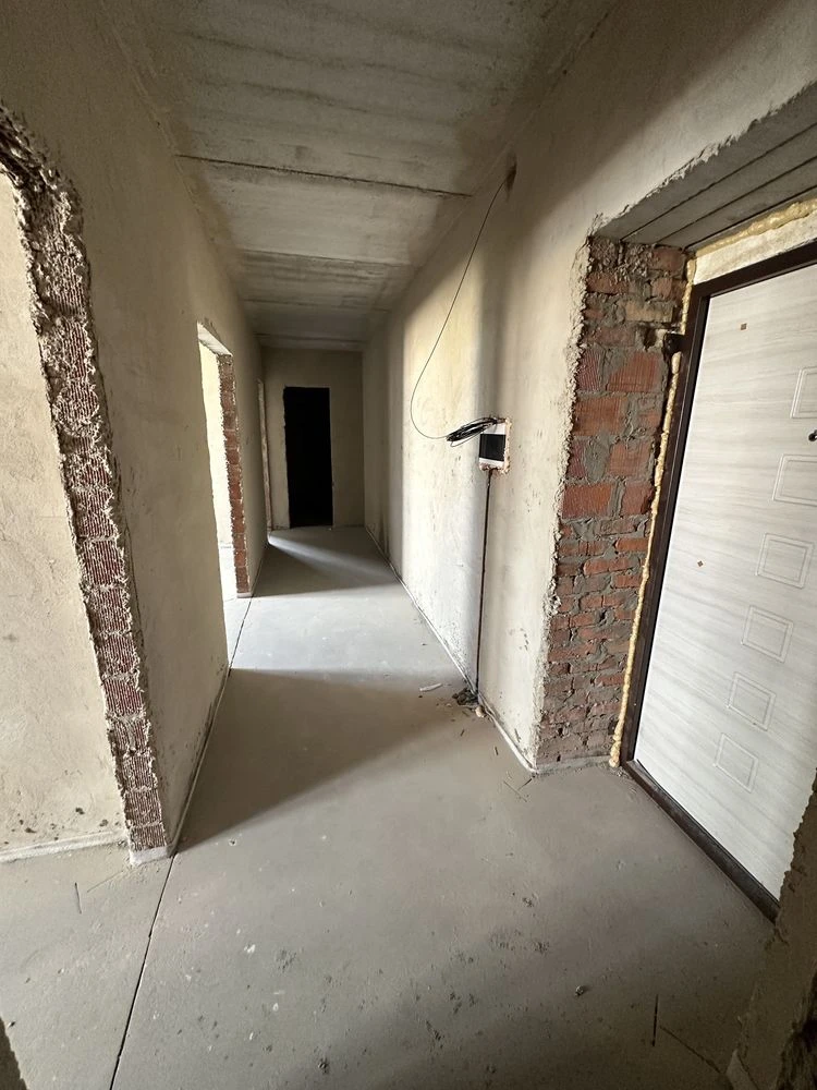 For Sale: 2-Room Apartment, Unrenovated! Minimal Registration