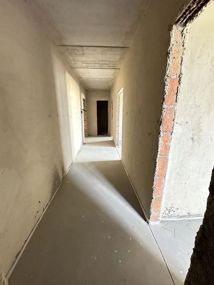 For Sale: 2-Room Apartment, Unrenovated! Minimal Registration