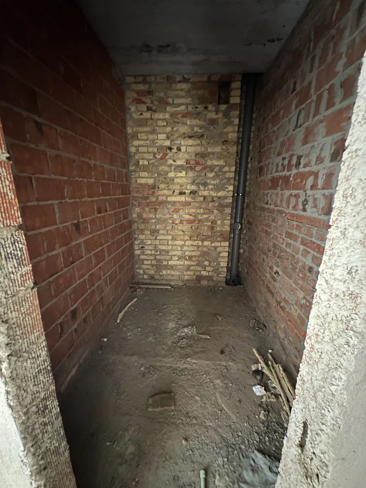 For Sale: 2-Room Apartment, Unrenovated! Minimal Registration