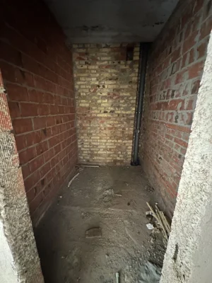 For Sale: 2-Room Apartment, Unrenovated! Minimal Registration