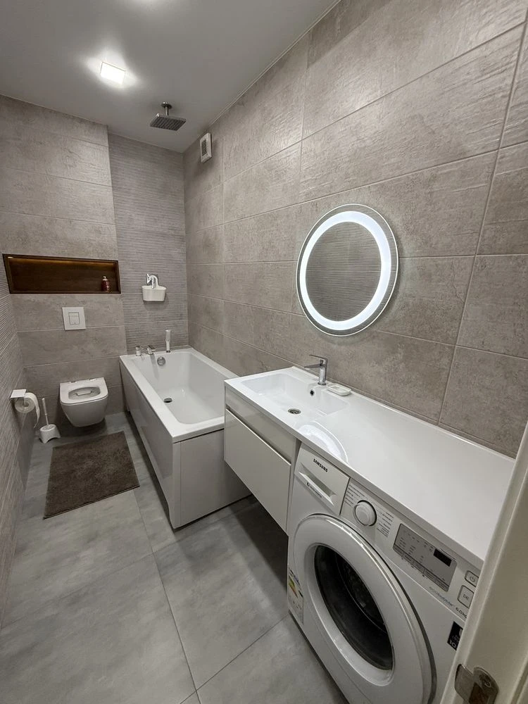 2% Taxes! 1-bedroom apartment renovated near the train station!