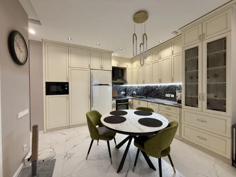 Two-bedroom apartment with designer renovation! GAS! Minimal taxes!