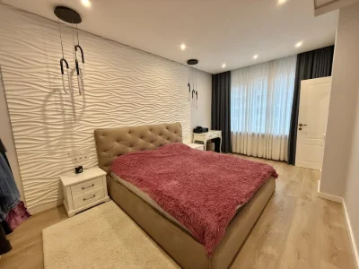 Two-bedroom apartment with designer renovation! GAS! Minimal taxes!