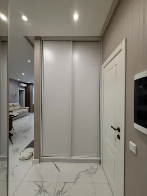 Two-bedroom apartment with designer renovation! GAS! Minimal taxes!
