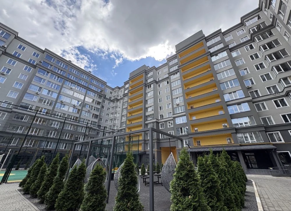 One-bedroom apartment renovated near school