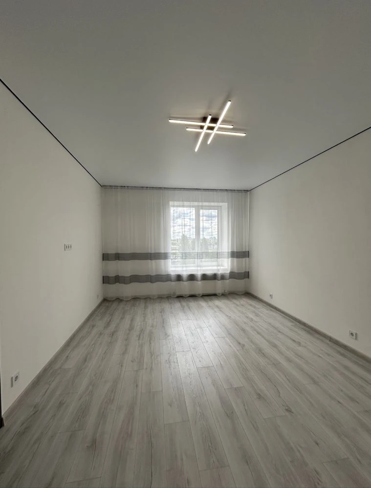 One-bedroom apartment renovated near school
