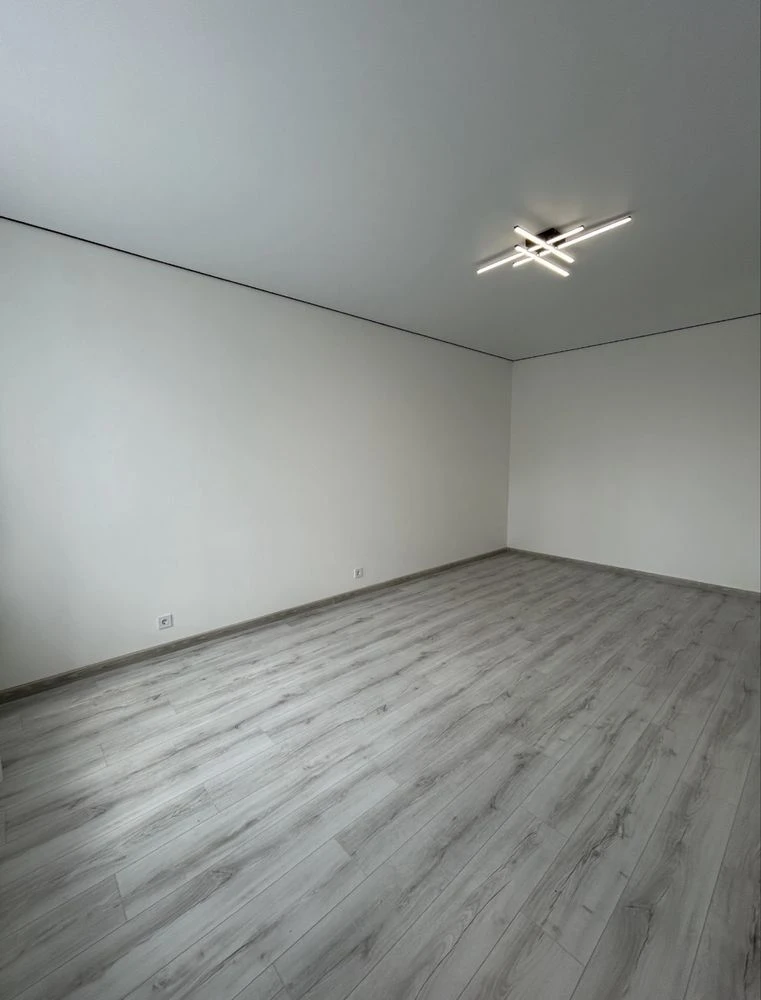 One-bedroom apartment renovated near school