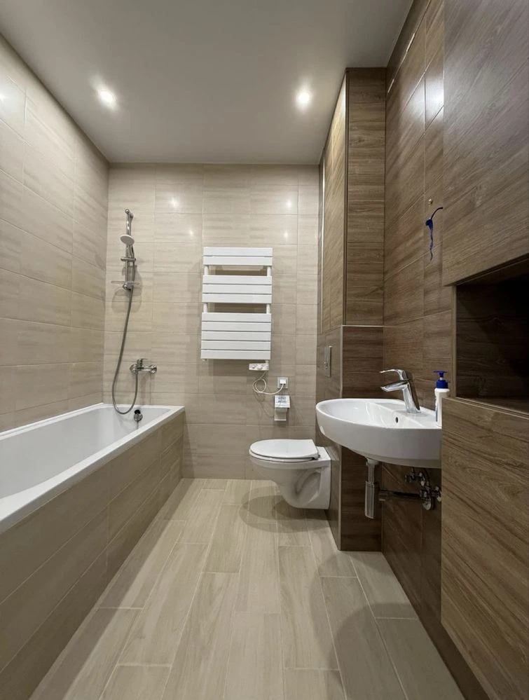 Продається 2-кімнатна квартира в Новій Бучі, 60 м², без комісії