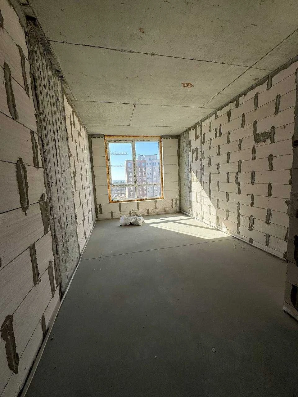 NO COMMISSION and under CERTIFICATE, GREAT DEAL! 1 room for renovation, area