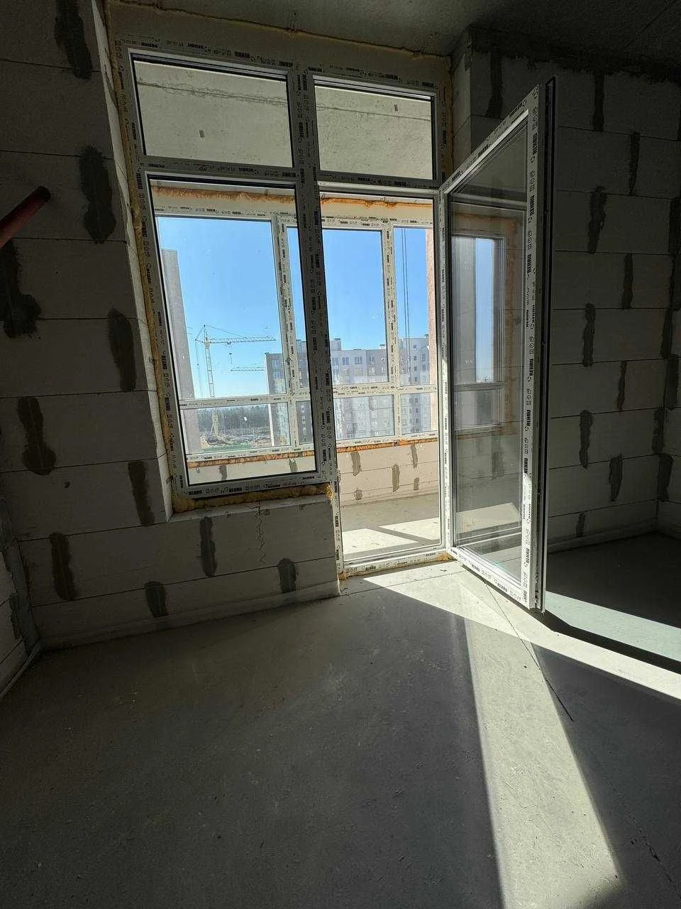 NO COMMISSION and under CERTIFICATE, GREAT DEAL! 1 room for renovation, area