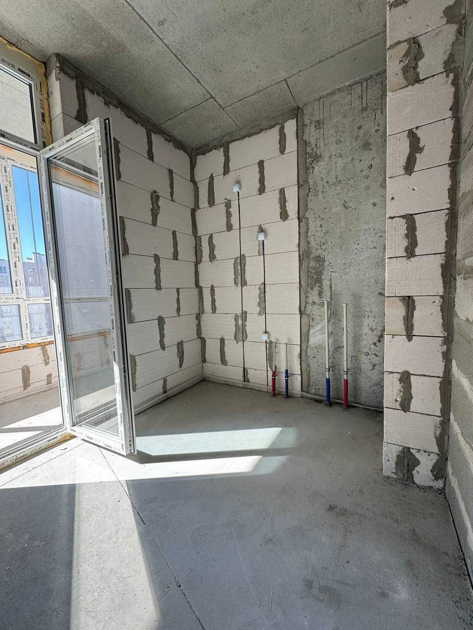 NO COMMISSION and under CERTIFICATE, GREAT DEAL! 1 room for renovation, area