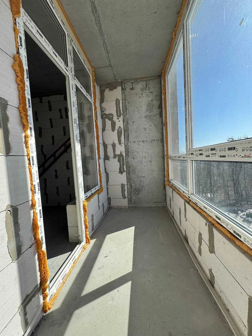 NO COMMISSION and under CERTIFICATE, GREAT DEAL! 1 room for renovation, area