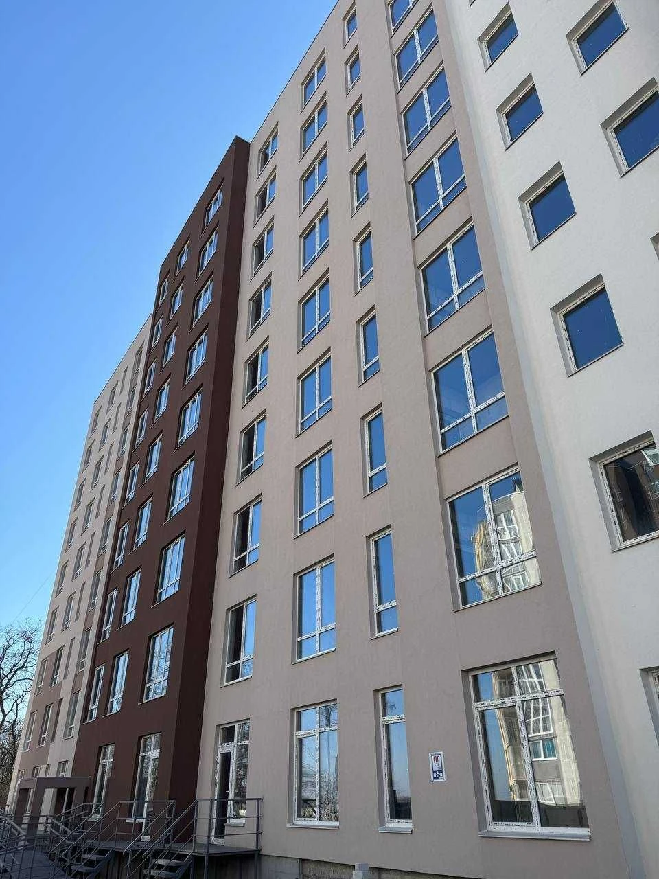 NO COMMISSION and under CERTIFICATE, GREAT DEAL! 1 room for renovation, area