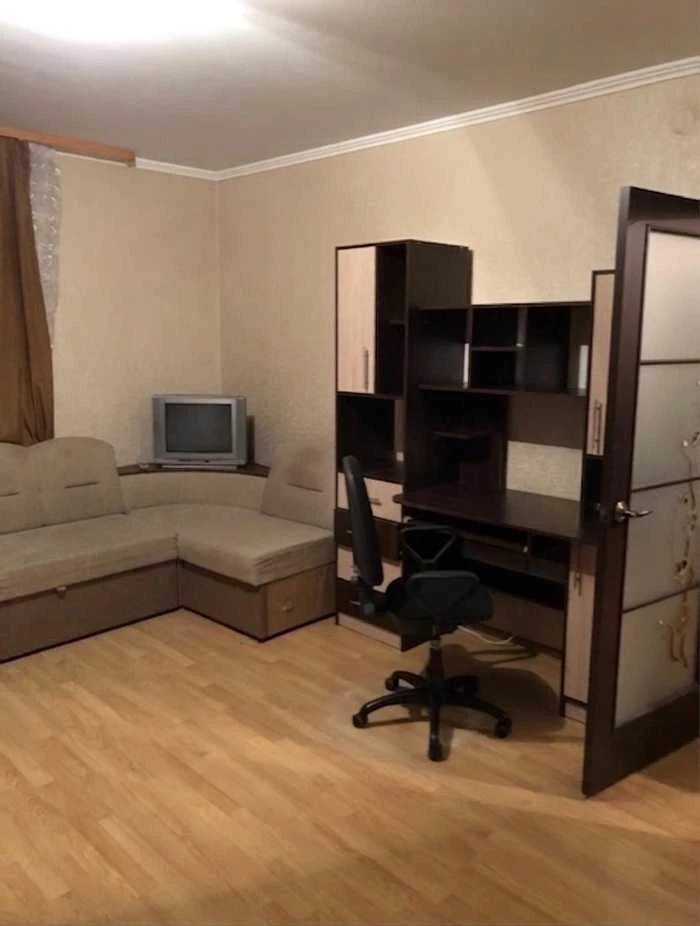 Spacious apartment with renovation! Great deal!