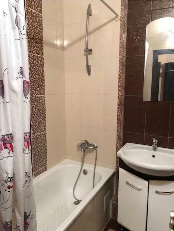 Spacious apartment with renovation! Great deal!