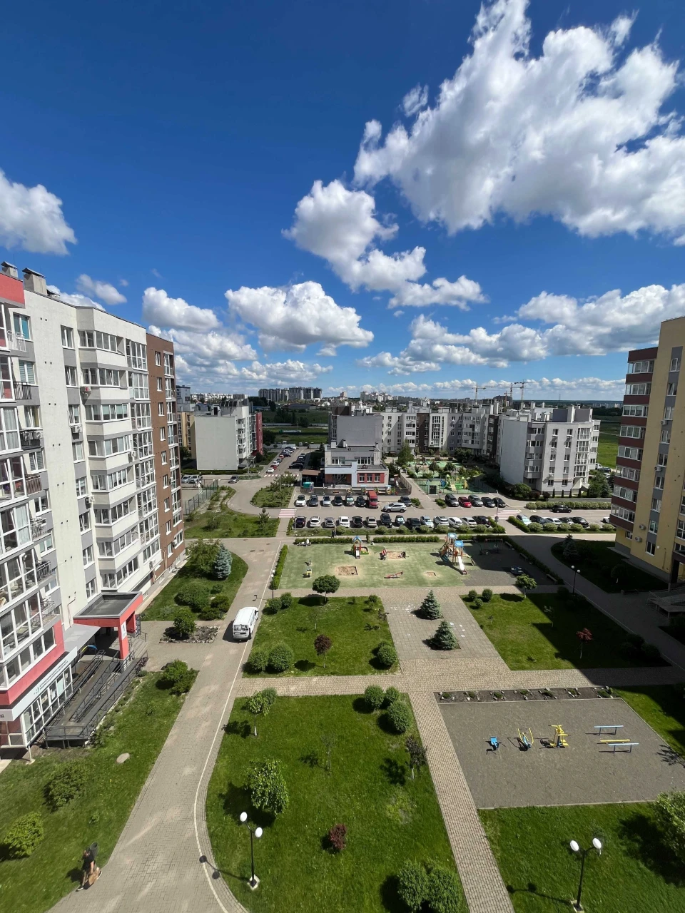 Простора 2-кімнатна квартира з новим ремонтом у сучасному ЖК