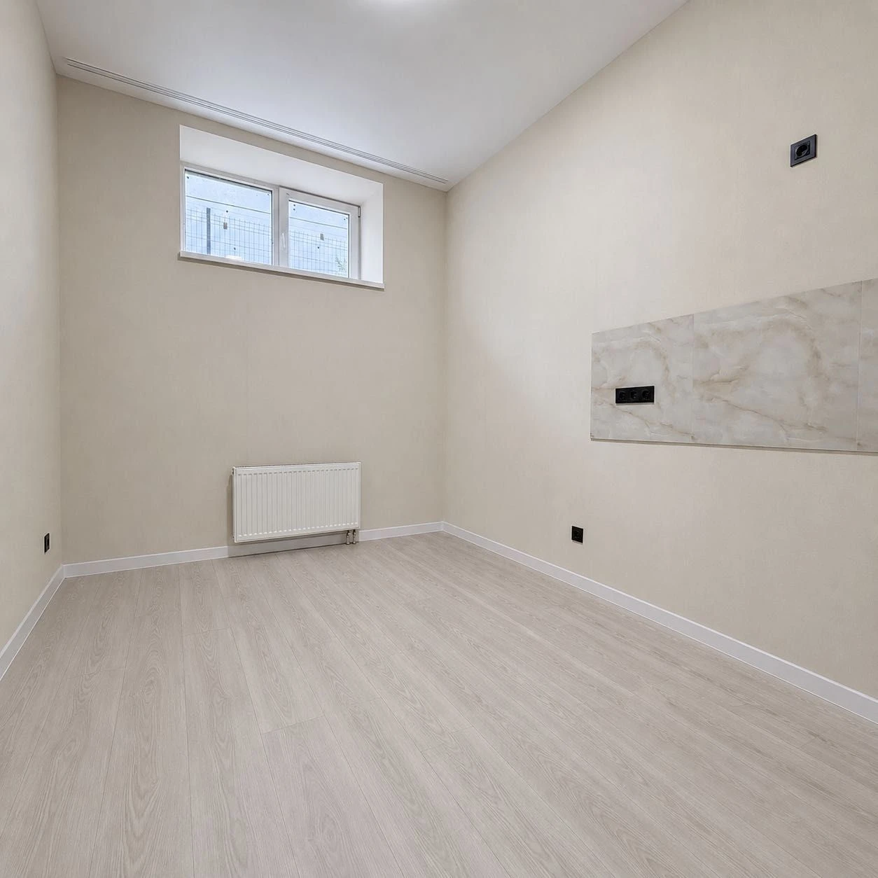 Sale of a new one-bedroom apartment with new renovation. State