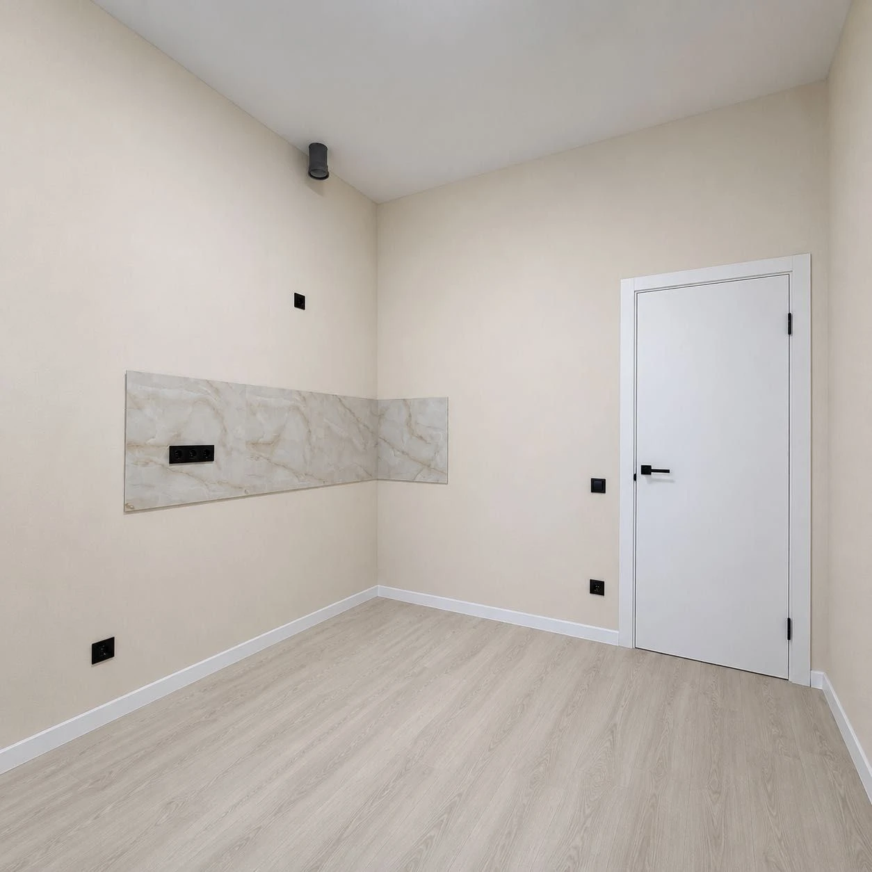 Sale of a new one-bedroom apartment with new renovation. State