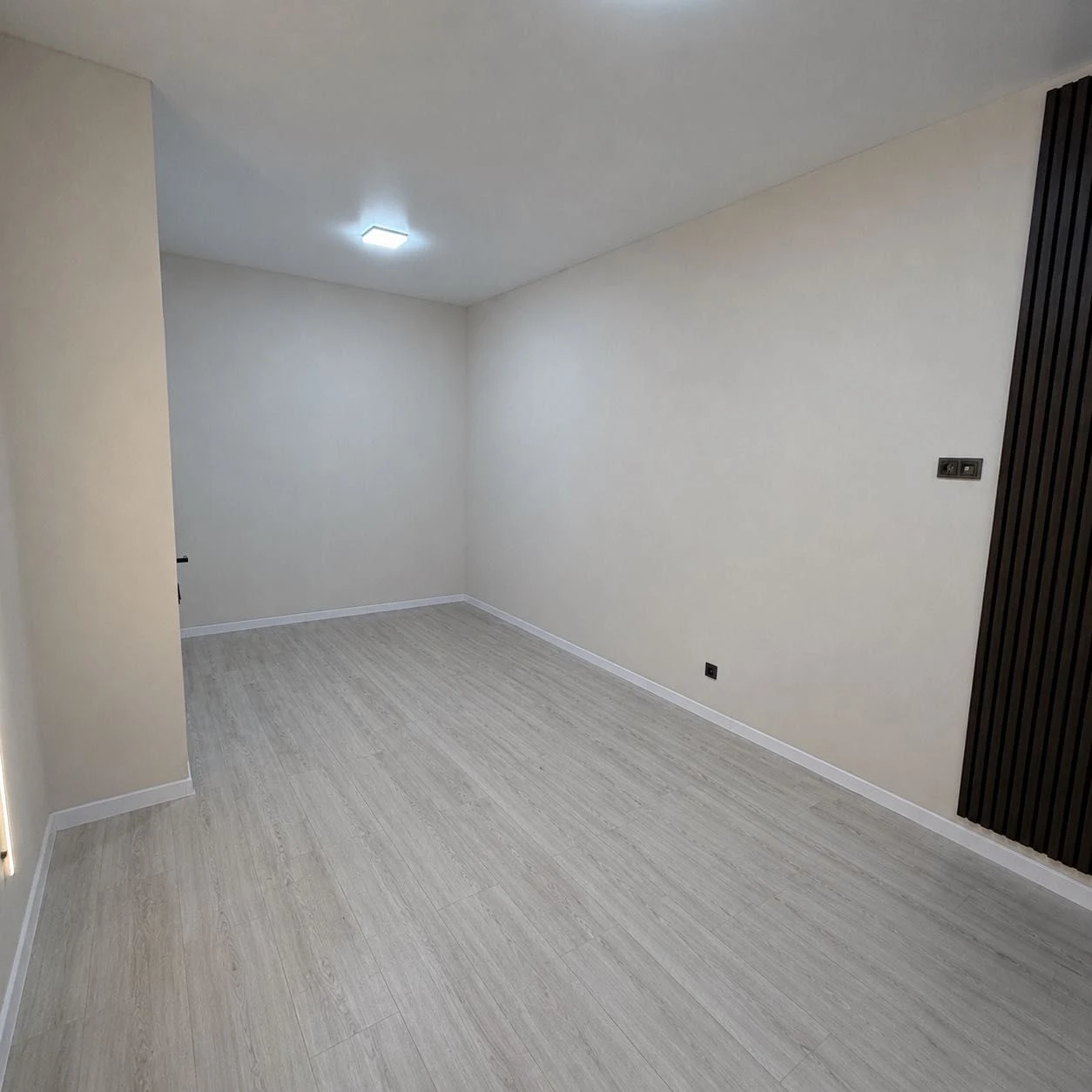 Sale of a new one-bedroom apartment with new renovation. State
