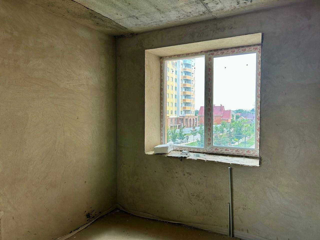 Три кімнати, індивідуальне газове опалення, котел входить у