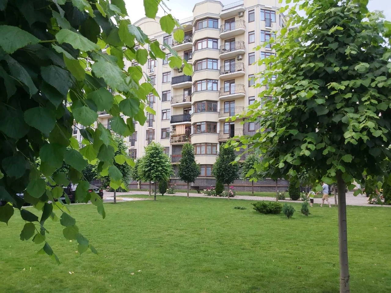 Трикімнатна, дворівнева в закритому ЖК Rich Town без %