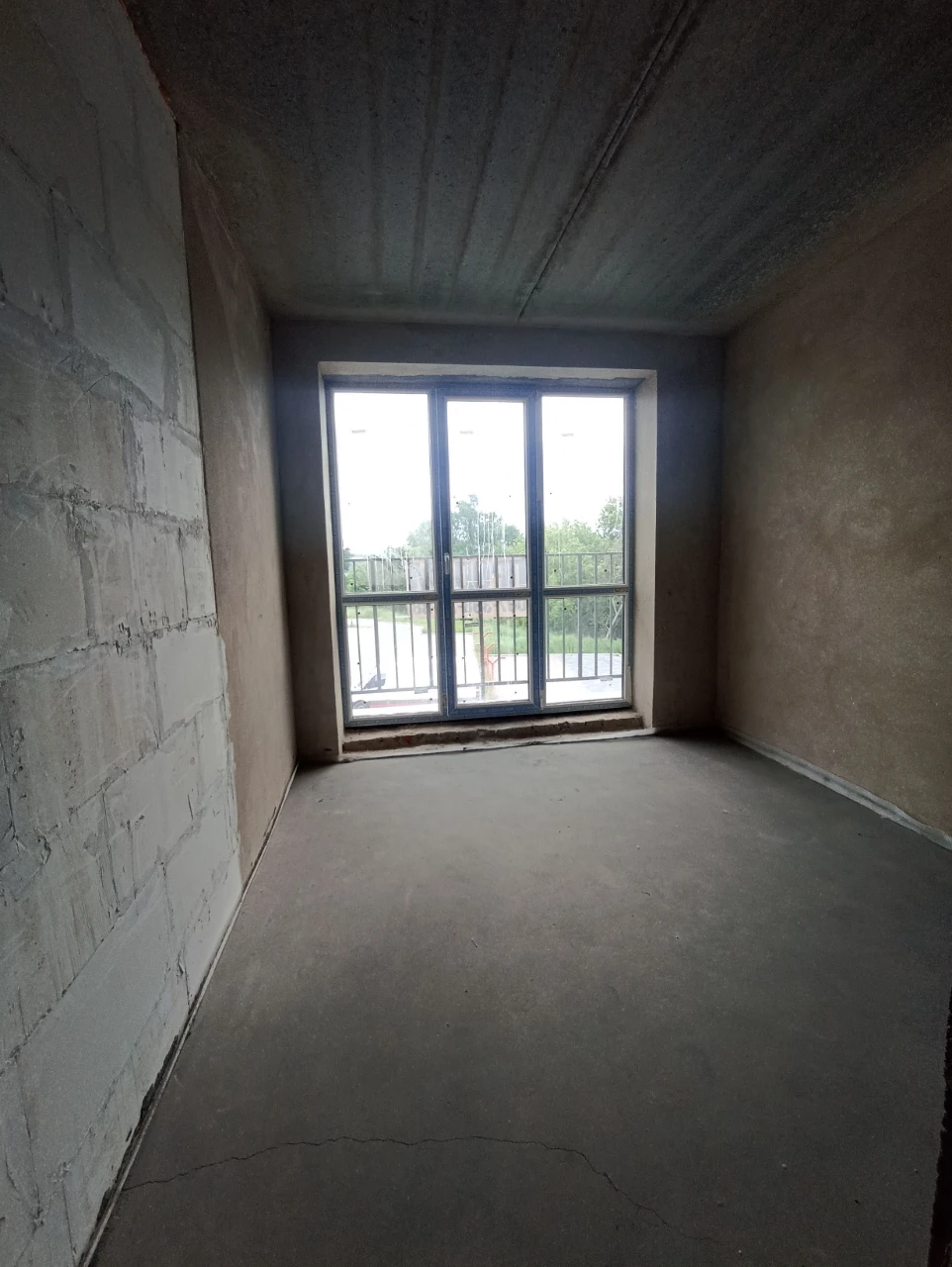 Sale of a one-room apartment with a correct layout. Individual