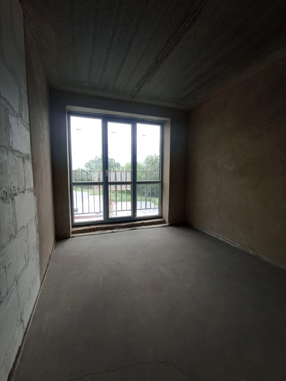 Sale of a one-room apartment with a correct layout. Individual
