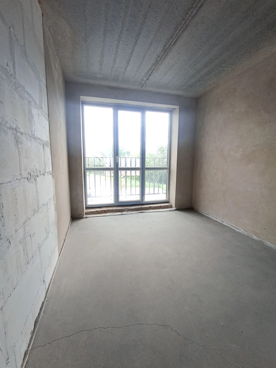 Sale of a one-room apartment with a correct layout. Individual