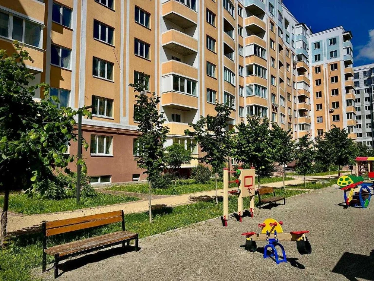 Готова квартира з штукатуркою та котлом. Другий поверх, три