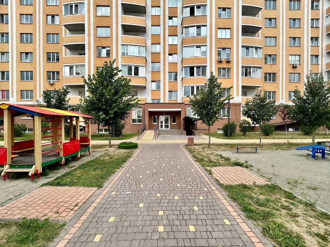 Готова квартира з штукатуркою та котлом. Другий поверх, три