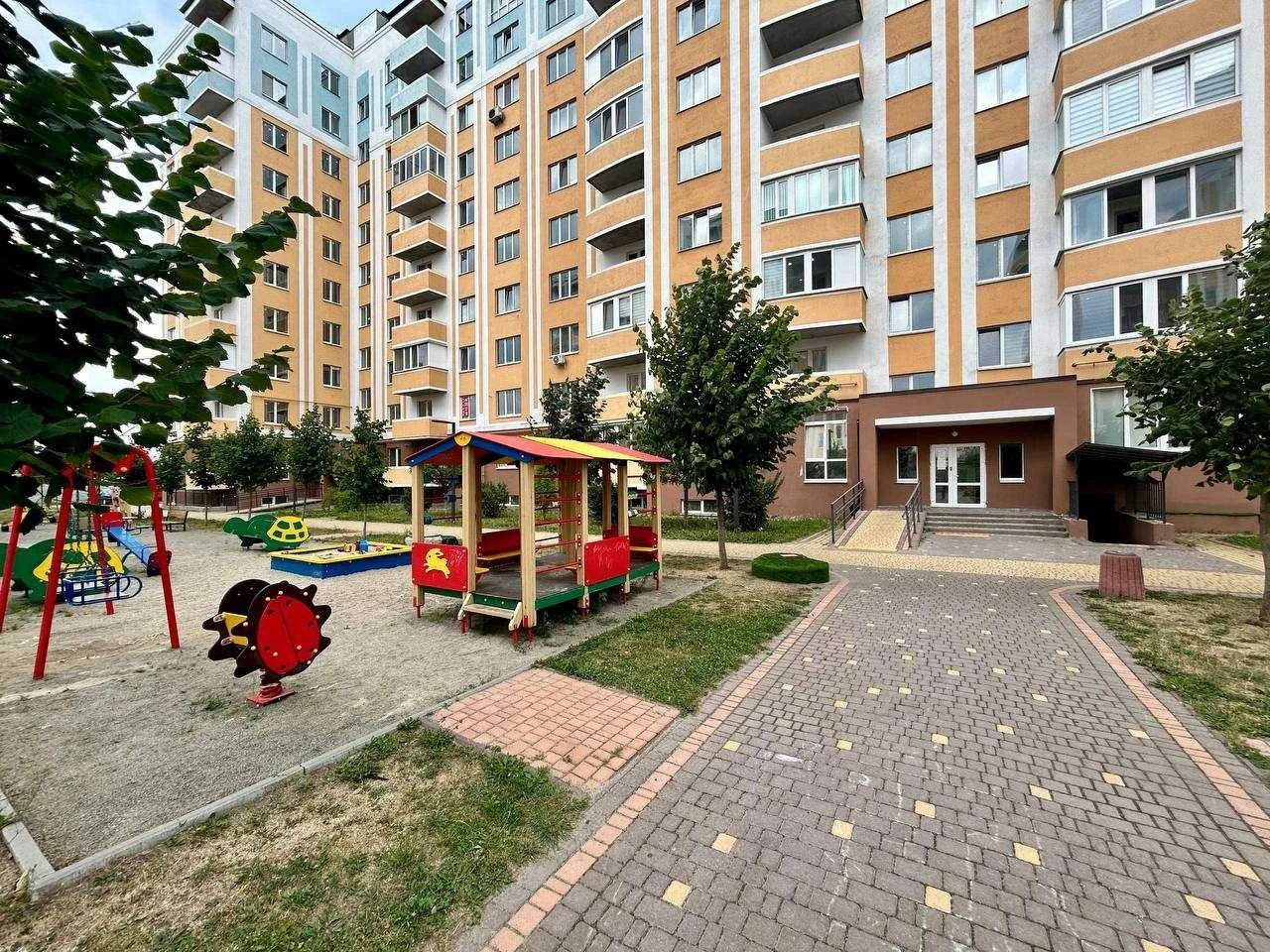 Готова квартира з штукатуркою та котлом. Другий поверх, три