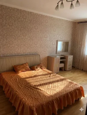 Светлая 2-комнатная квартира в центре Бучи, 66 м2 с хорошим ремонтом