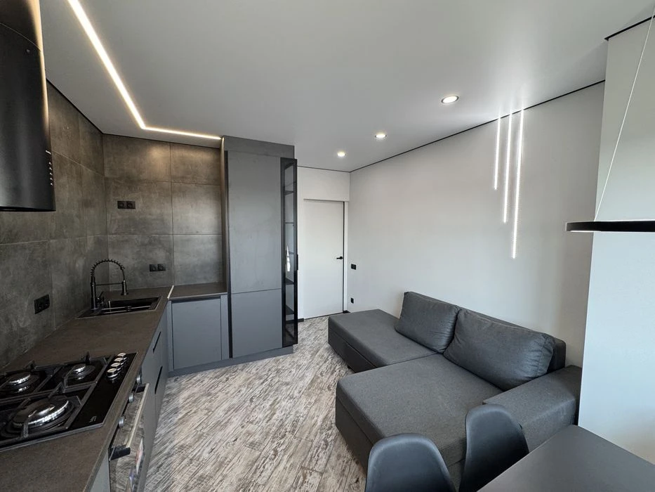I am selling a stylish 1K apartment in the center of the Family Plaza residential complex