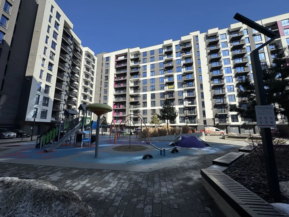 I am selling a stylish 1K apartment in the center of the Family Plaza residential complex