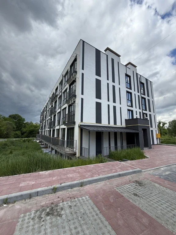 Apartment with balcony, near Buchansky Park. Available
