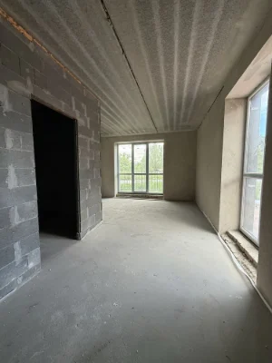 Apartment with balcony, near Buchansky Park. Available