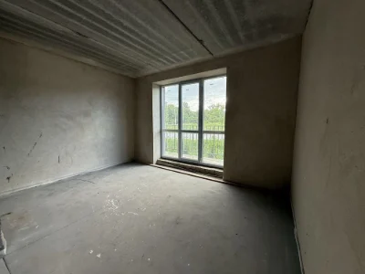 Apartment with balcony, near Buchansky Park. Available