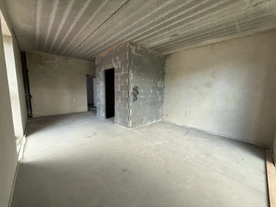 Apartment with balcony, near Buchansky Park. Available